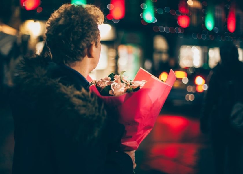 What to give a woman on the first date 